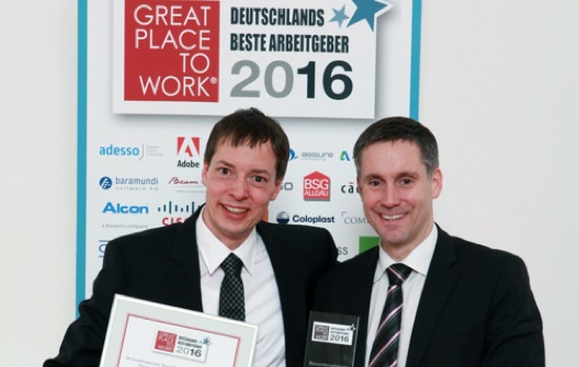 Stefan Jökel (links) und Peter anlässlich Preisverleihung Great Place to Work 2016 (klein)